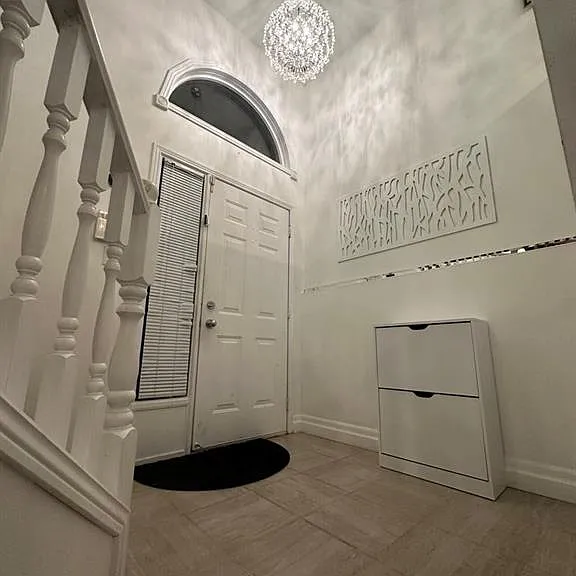 7929 Hawthorne Dr — Photo 3