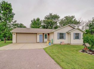 E11077 Maple Park Dr, Prairie Du Sac, WI 53578