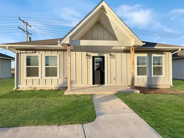 617 N 10th St, Chickasha, OK 73018