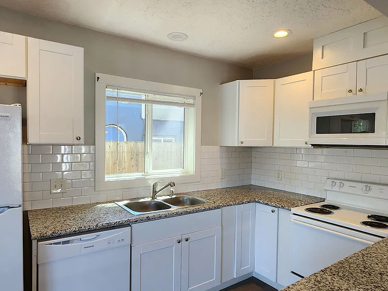 Park Street Apartments — Photo 8