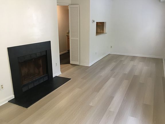 5th image of 626 Newbridge Ct