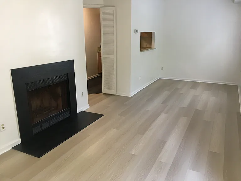 626 Newbridge Ct — Photo 5
