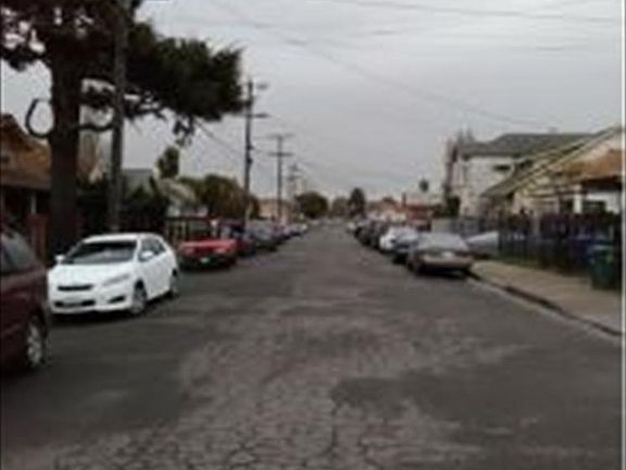 Exterior Neighborhood (street photo)