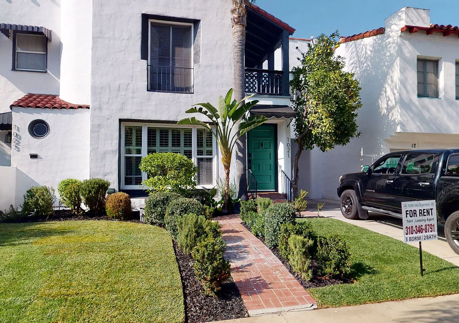 1021 S Hayworth Ave — Photo 2