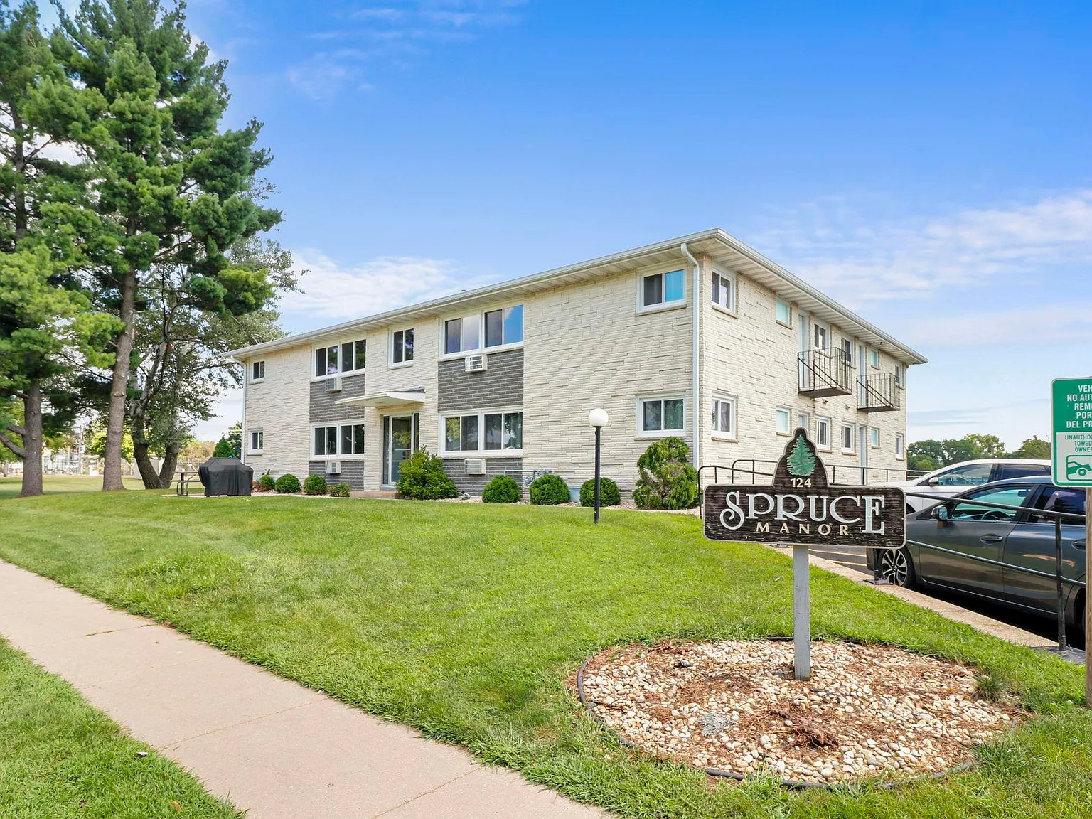 124 Spruce St, Sauk City, WI 53583 — Photo 2