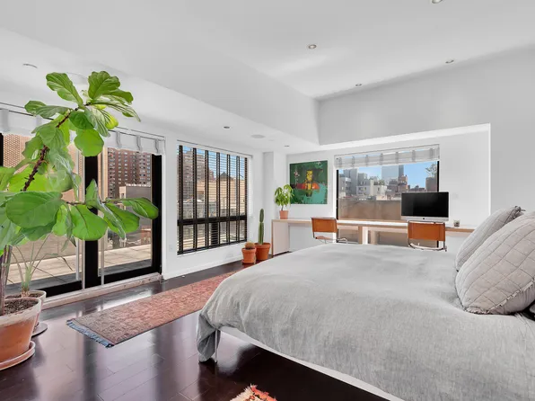 334 Grand Street image 8 of 24