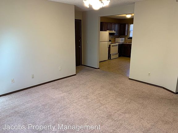 3rd image of 460 NE Park Ln APT D