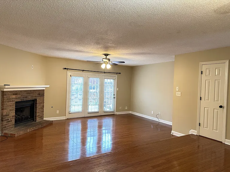 129 Durwood Rd #G — Photo 1