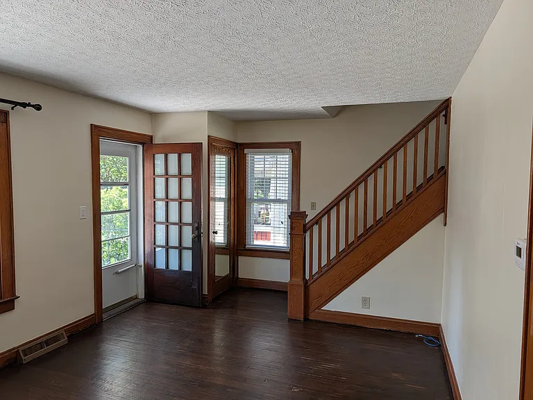 1353 Ashland Ave — Photo 3