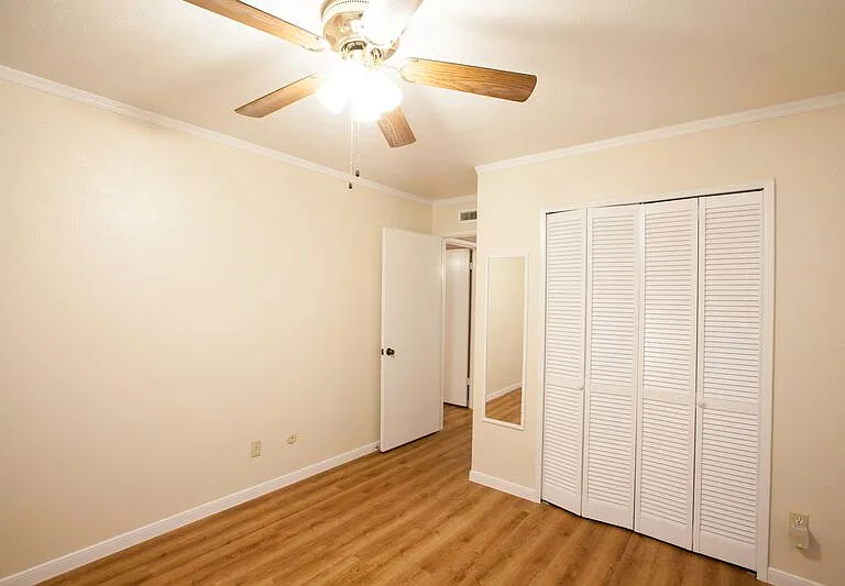 921 Mossvine Dr — Photo 30