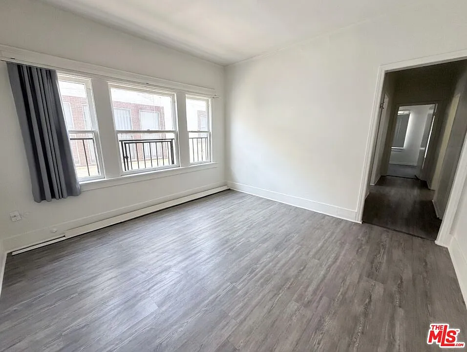 2 bed, 1.0 bath, 900 sqft, $2,150 — Photo 2
