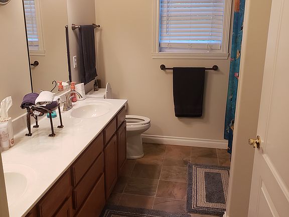 Guests bathroom 