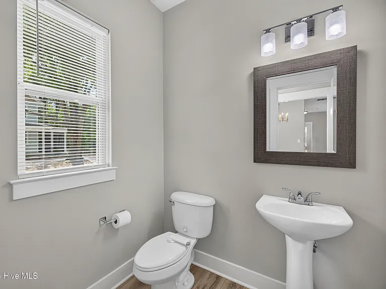 636 Brunswick St — Photo 22