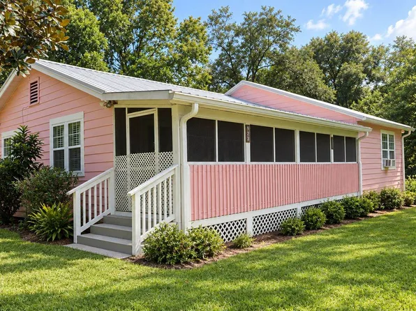 8231 Swan Lake Rd, Melrose, FL 32666