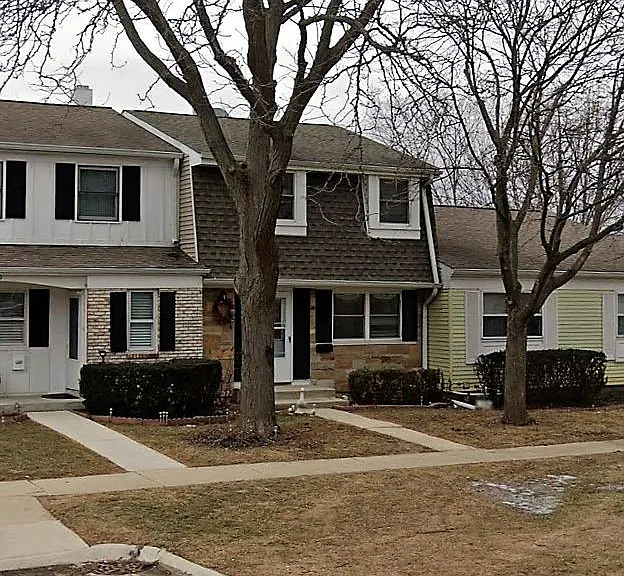 2018 Oxford Ct — Photo 1