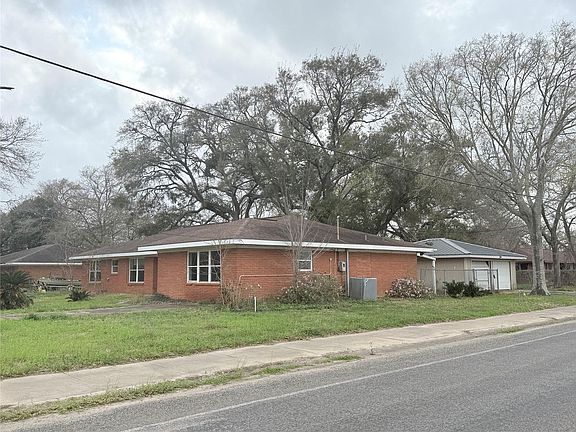 2nd image of 4100 Mockingbird Ln