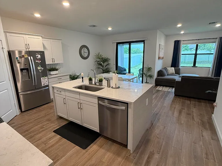 1653 NE Ocean Dunes Dr — Photo 11