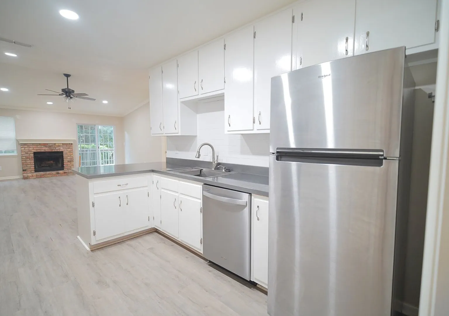 Charming 3-Bedroom Home with Fireplace, Deck & Garage in Northeast Tallahassee — Photo 3