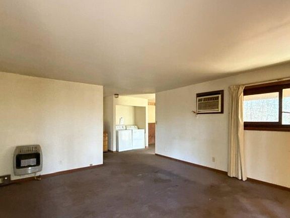 2nd image of 127 Algonquin Cir