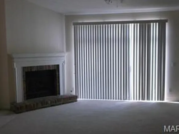 1275 Gardens Circle Dr, Saint Louis, MO 63125