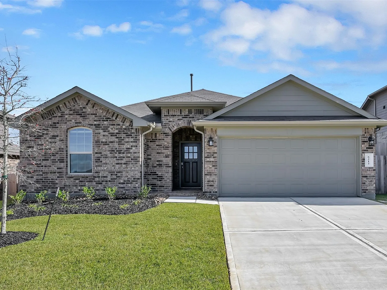 4 bed, 2.0 bath, 2030 sqft, $2,400 — Photo 1