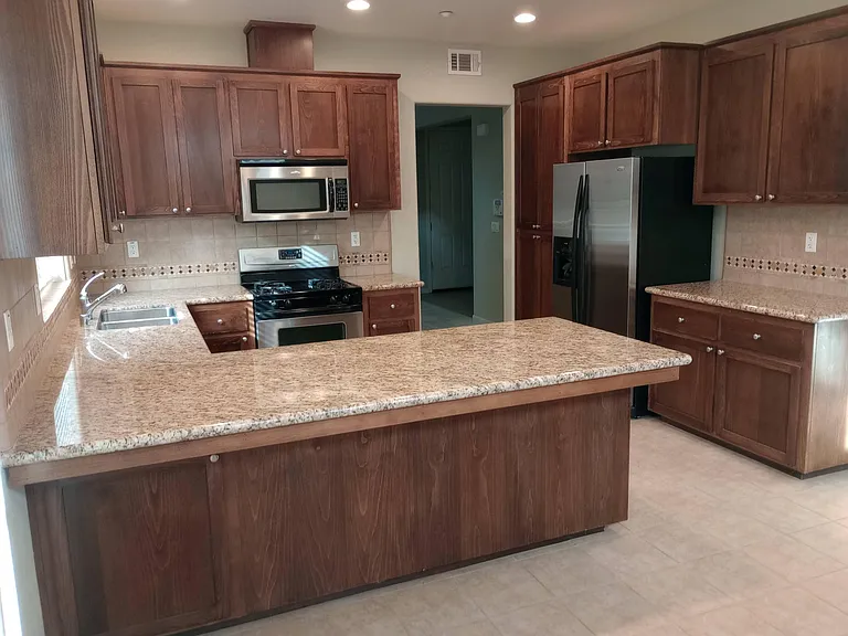 401 Toyon Ln — Photo 3