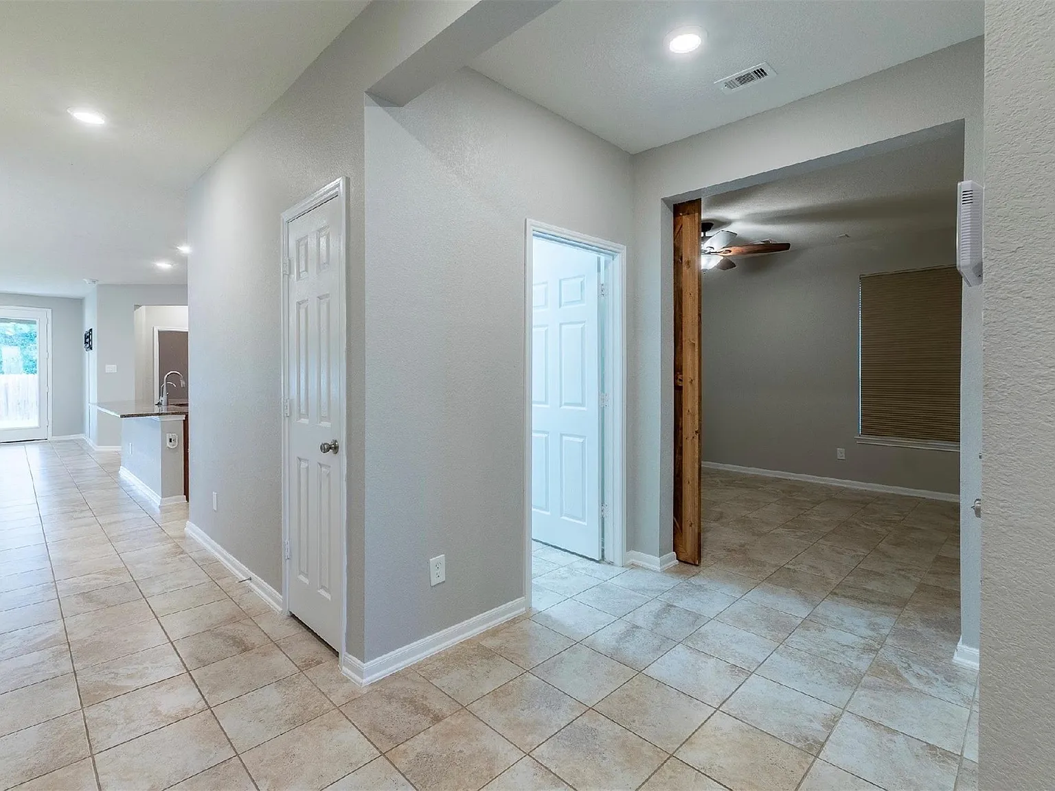 3 bed, 2.0 bath, 1966 sqft, $2,200 — Photo 4