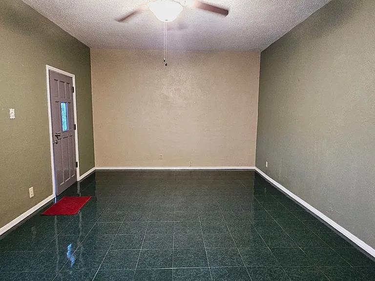 2600 Aurora Ave — Photo 3