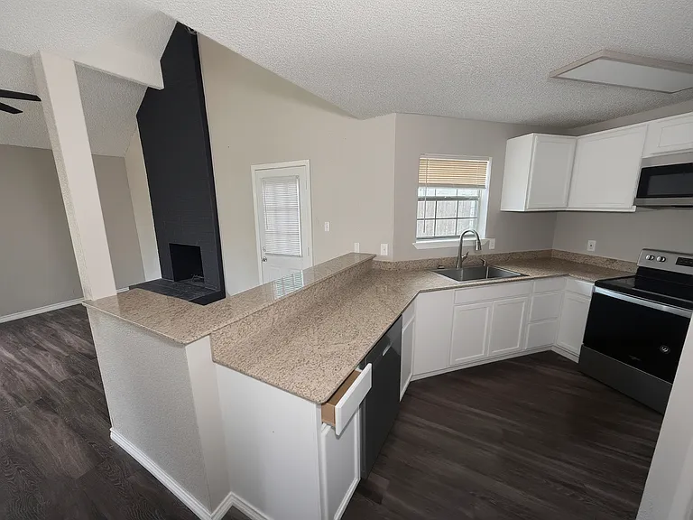 1900 W Taylor St — Photo 24