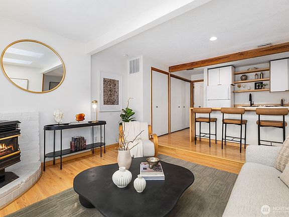 5th image of 2632 NW North Beach Drive
