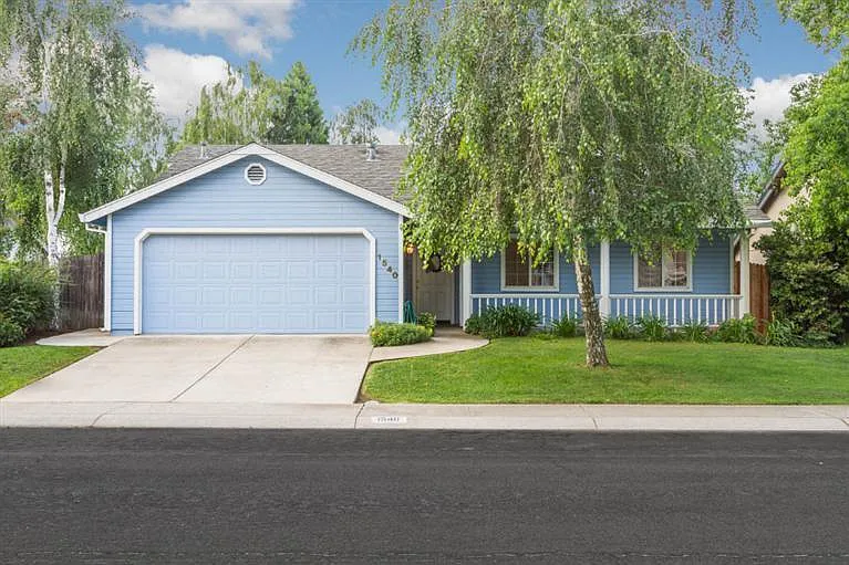 1540 Hazel Ave photo 1