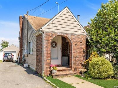 43 Montauk Avenue, Merrick, NY, 11566