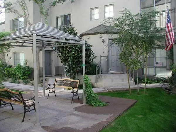 2 bed, 1285 sqft, $2,500 — Photo 4