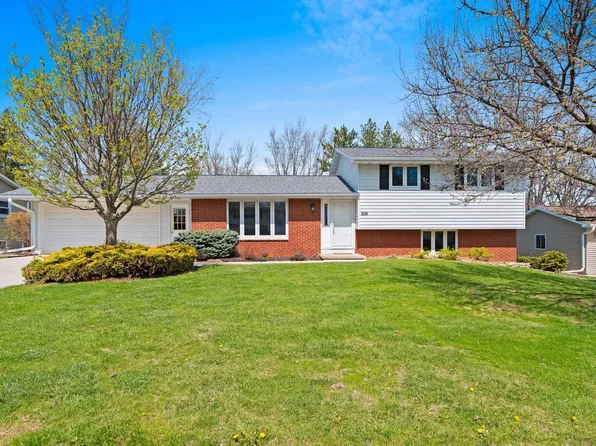 1616 Bruce Ln, Green Bay, WI 54313