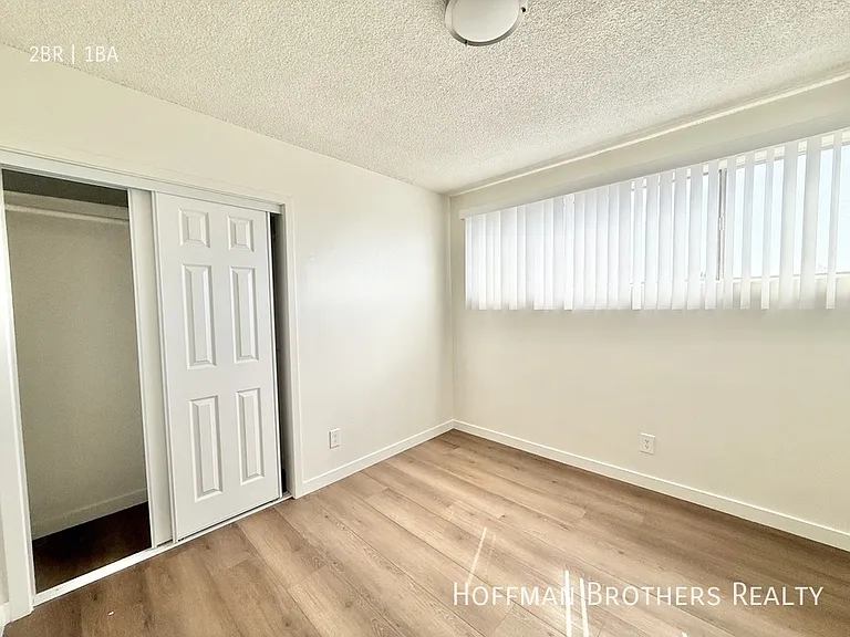 1228 W 57th St #11 — Photo 4