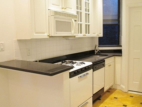 5th image of 401 E 90th St APT 5S