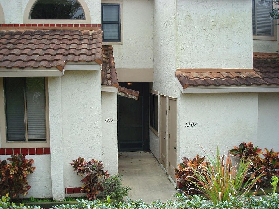 1st image of 1207 Country Club Dr