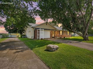 800 E Prairie Ln, Ash Grove, MO 65604