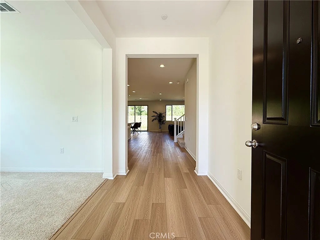 6 bed, 2824 sqft, $850 — Photo 3