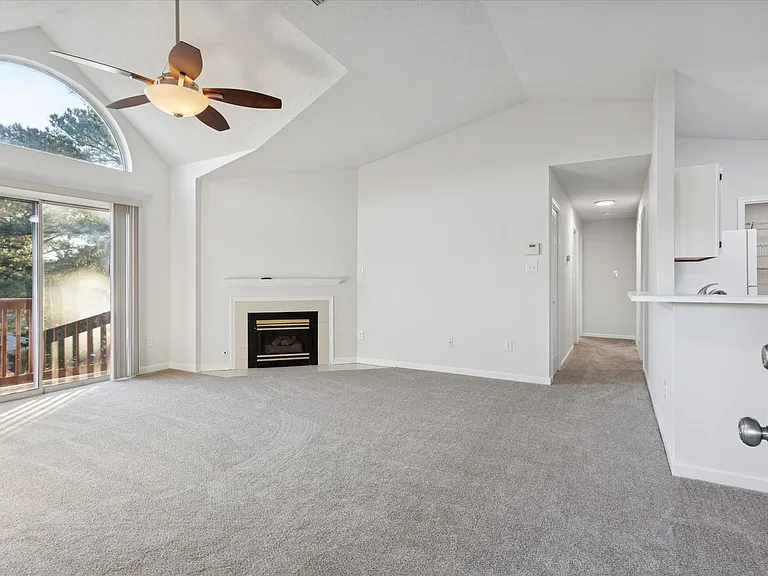 1563 N King St #105 — Photo 6