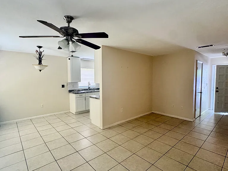 3307 NW 18th St — Photo 8