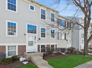 307 E Victoria Cir, North Aurora, IL 60542