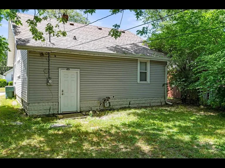 2108 N Ball Ave — Photo 15