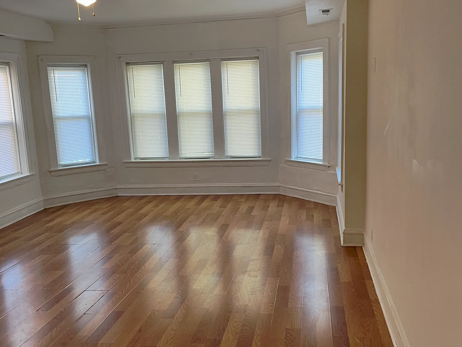 3 bed, 1476 sqft, $2,200 — Photo 1