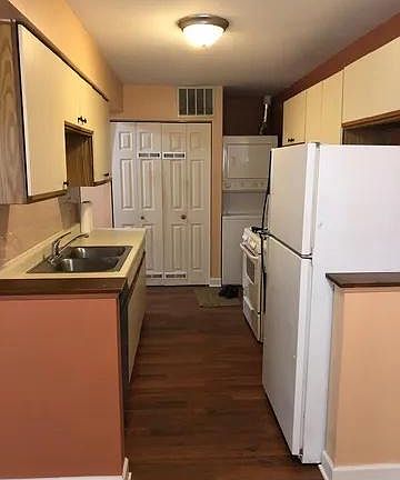 4th image of 424 N Cambridge Dr #424