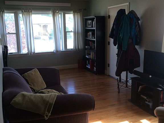3rd image of 620 Fetterman St APT A