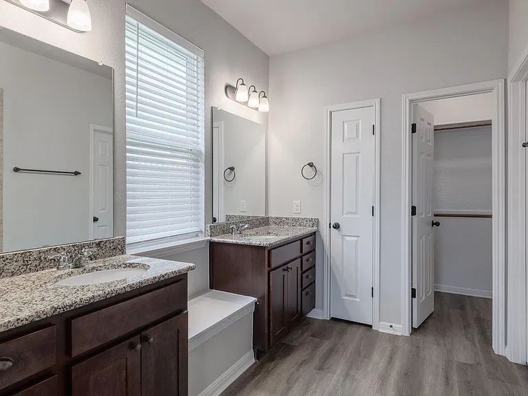320 E Broade St — Photo 19