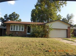 8946 E Latimer Ct, Tulsa, OK 74115
