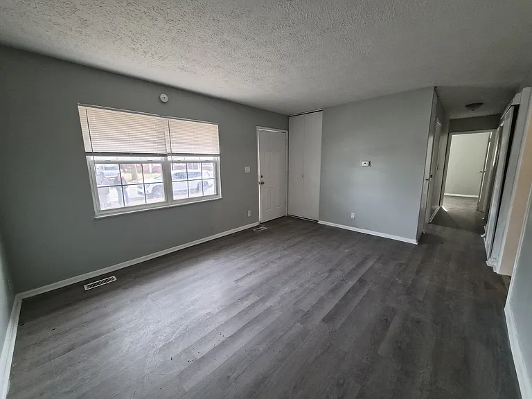 4102 Biscayne Rd — Photo 5