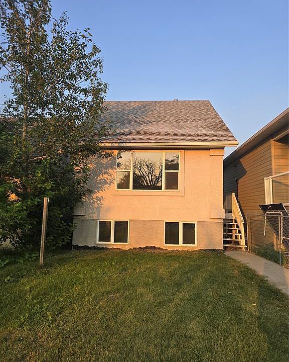 1st image of 1125 McTavish STREET